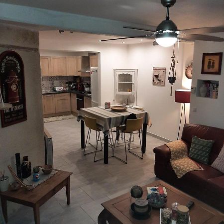 Le Triplex Pezenas Apartment Luaran gambar